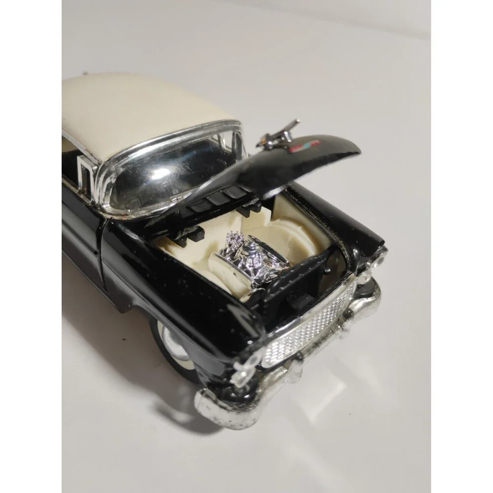 Signature models SS5720 1955 CHEVROLET Bel Air 1:32 Scale Wind Up